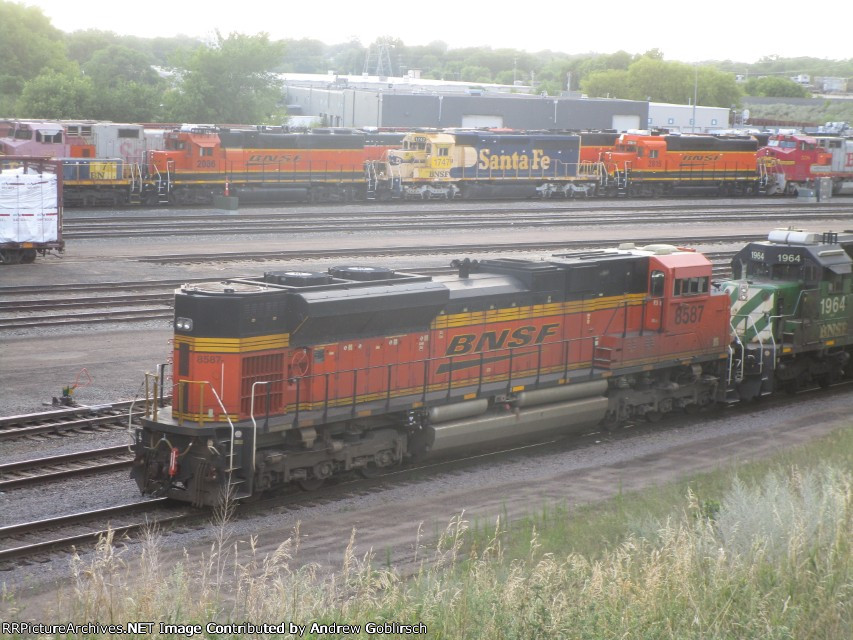 BNSF 8587